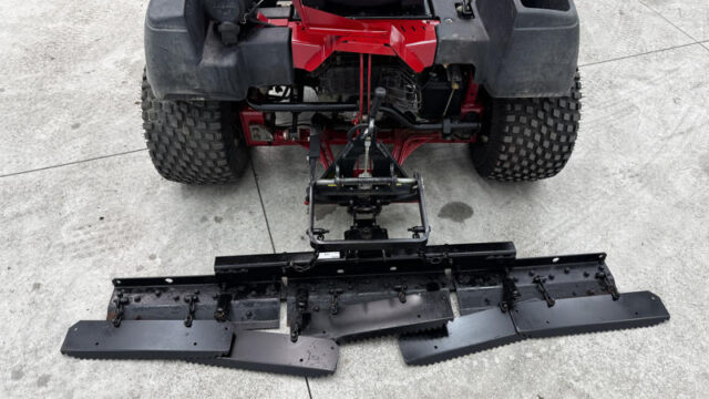 Toro-Sand-Pro-5040-3WD-Field-and-Bunker-Rake-4-800×600-1