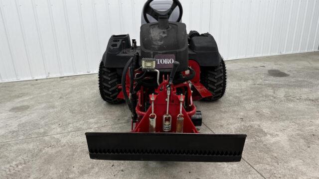 Toro-Sand-Pro-5040-3WD-Field-and-Bunker-Rake-5-800×600-1-1
