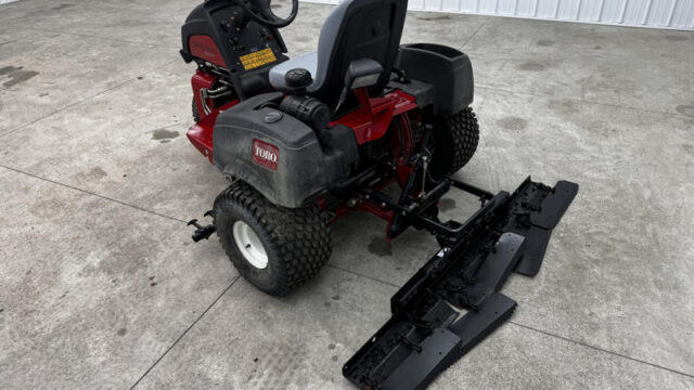 Toro-Sand-Pro-5040-3WD-Field-and-Bunker-Rake-5-800×600-1
