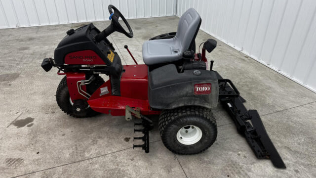 Toro-Sand-Pro-5040-3WD-Field-and-Bunker-Rake-6-800×600-1