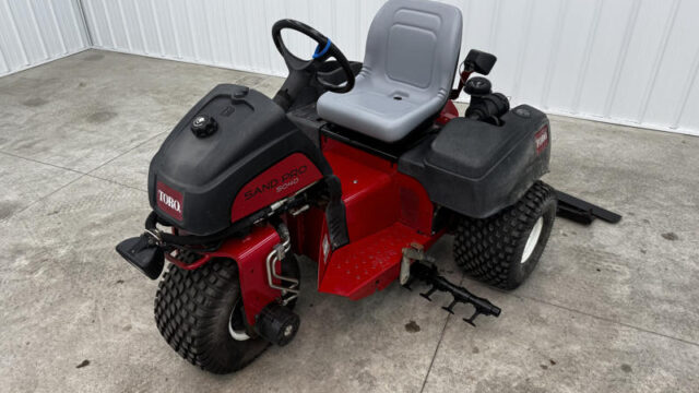 Toro-Sand-Pro-5040-3WD-Field-and-Bunker-Rake-7-800×600-1