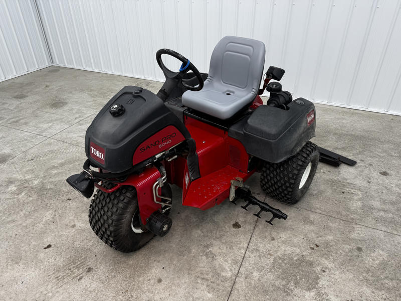 Toro-Sand-Pro-5040-3WD-Field-and-Bunker-Rake-7-800×600-1