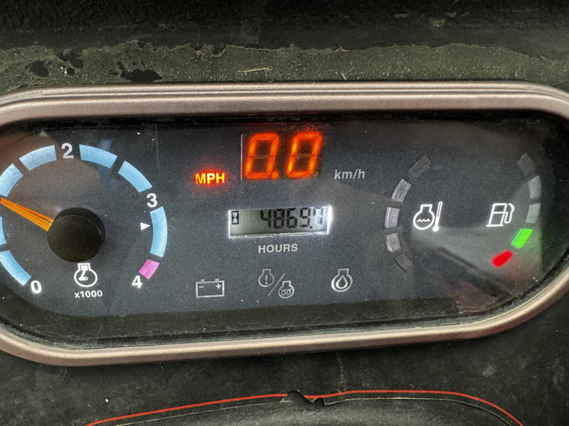Toro-Workman-HDX-Gas-2WD-Utility-Vehicle-with-Auxiliary-Hydraulics-8-800×600-1
