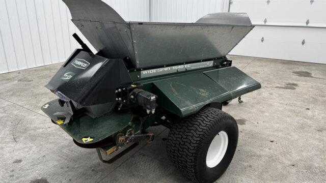Turfco-1540-Widespin-Pull-Behind-Top-Dresser-2-800×600-1