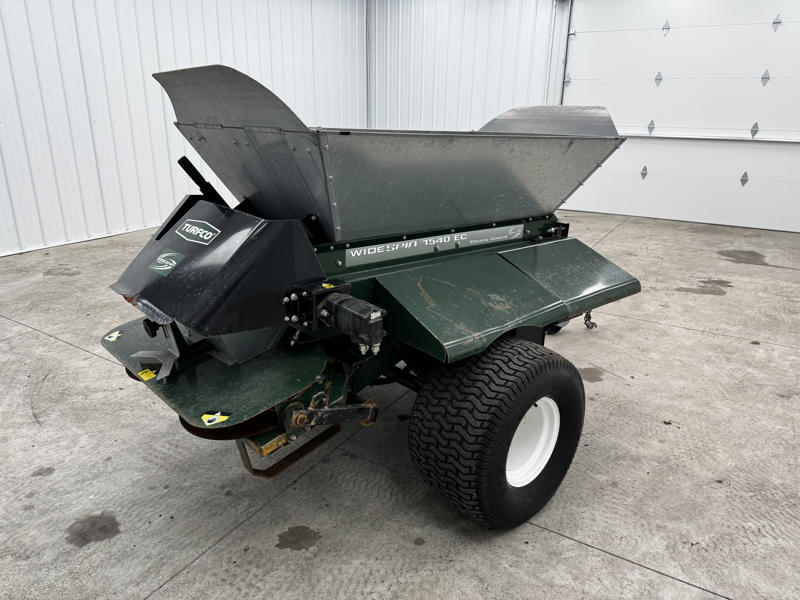 Turfco-1540-Widespin-Pull-Behind-Top-Dresser-2-800×600-1