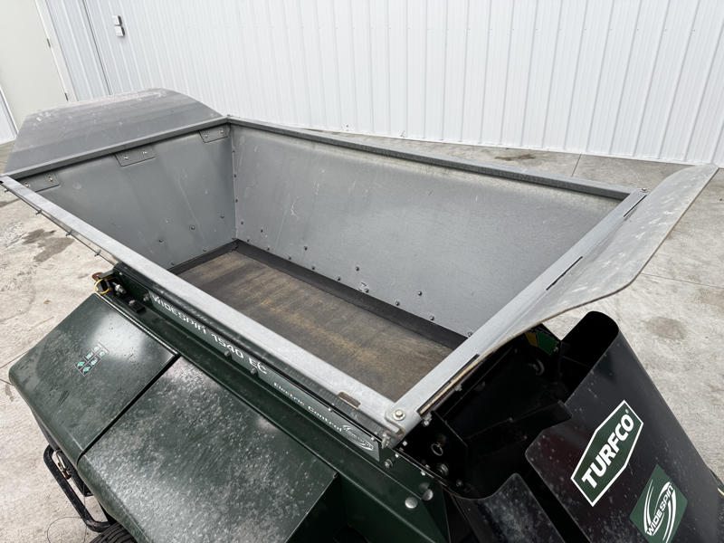 Turfco-1540-Widespin-Pull-Behind-Top-Dresser-3-800×600-1