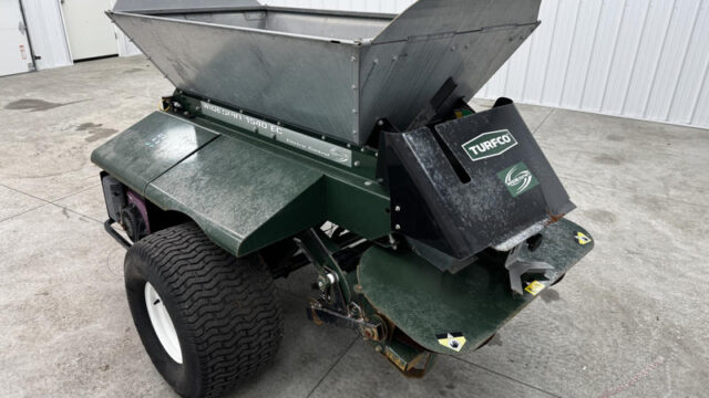 Turfco-1540-Widespin-Pull-Behind-Top-Dresser-4-800×600-1