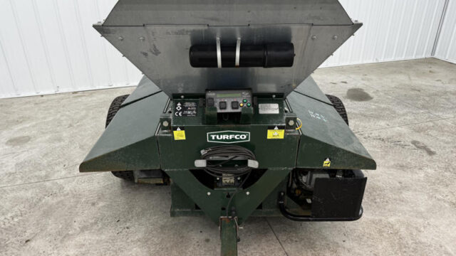 Turfco-1540-Widespin-Pull-Behind-Top-Dresser-6-800×600-1