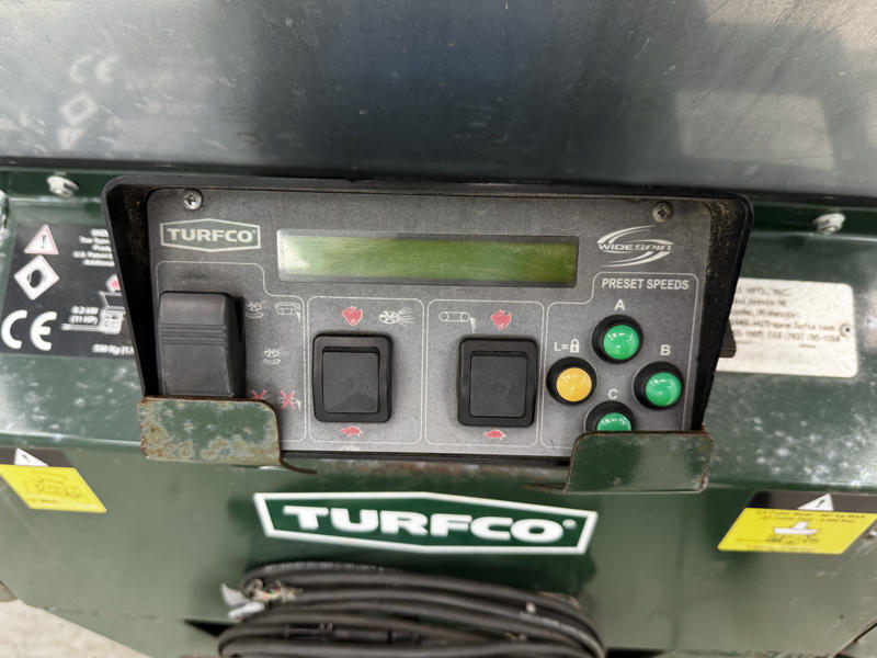 Turfco-1540-Widespin-Pull-Behind-Top-Dresser-8-800×600-1