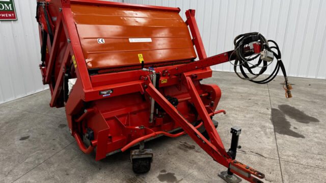 Wiedenmann-Super-500-Pull-Behind-Turf-Sweeper-Vac-1-800×600-1
