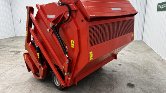 Wiedenmann-Super-500-Pull-Behind-Turf-Sweeper-Vac-3-800×600-1