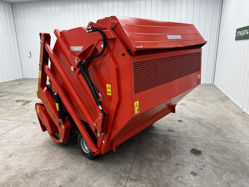 Wiedenmann-Super-500-Pull-Behind-Turf-Sweeper-Vac-3-800×600-1