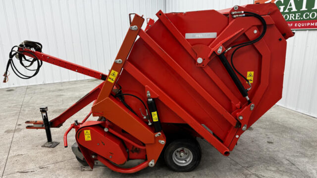 Wiedenmann-Super-500-Pull-Behind-Turf-Sweeper-Vac-4-800×600-1