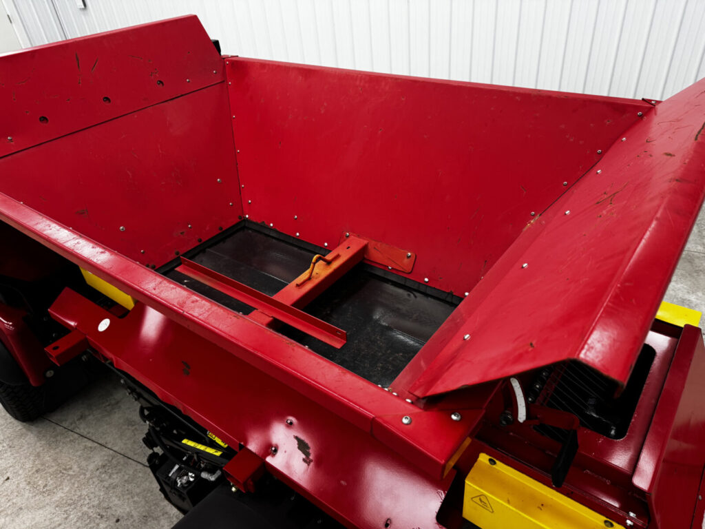 222-618_Toro-Workman-Diesel-4WD-w_-Tycrop-180-Top-Dresser-5