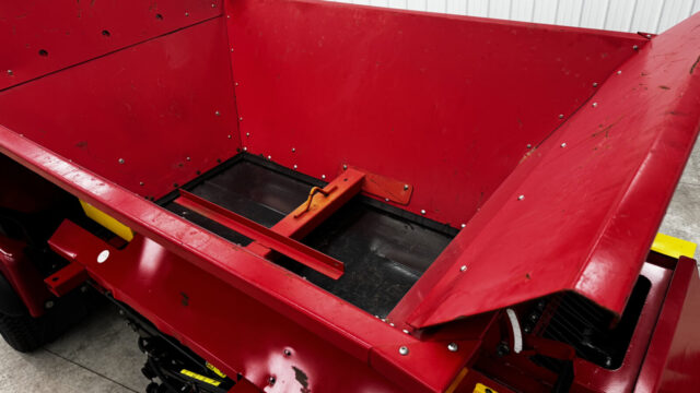 222-618_Toro-Workman-Diesel-4WD-w_-Tycrop-180-Top-Dresser-5