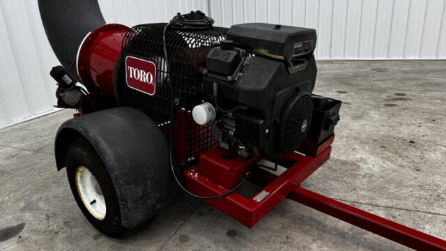 224-465_Toro-Pro-Force-Pull-Behind-Debris-Blower-4-800×600-1