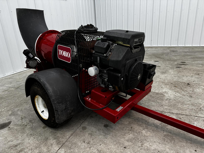224-465_Toro-Pro-Force-Pull-Behind-Debris-Blower-4-800×600-1