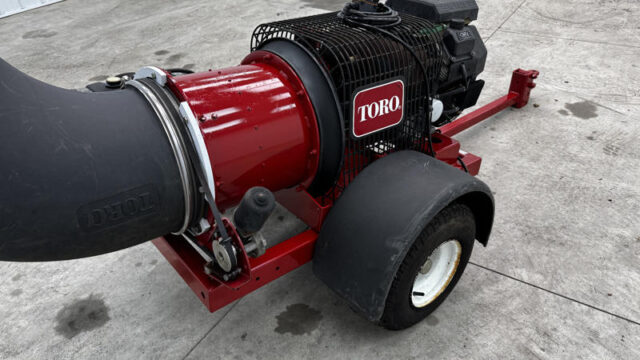 224-465_Toro-Pro-Force-Pull-Behind-Debris-Blower-5-800×600-1