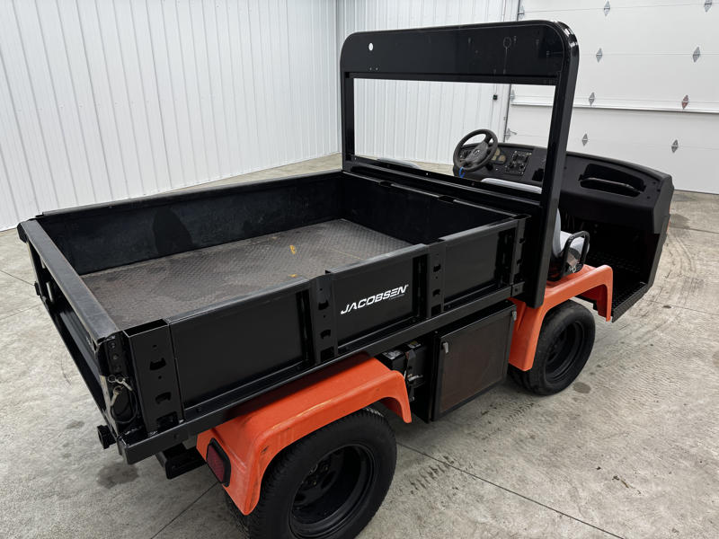 226-397_Jacobsen-Truckster-XD-Heavy-Duty-Diesel-4WD-Utility-Vehicle-2-800×600-1