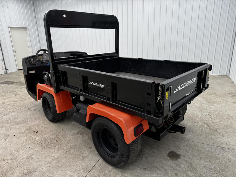 226-397_Jacobsen-Truckster-XD-Heavy-Duty-Diesel-4WD-Utility-Vehicle-5-800×600-1