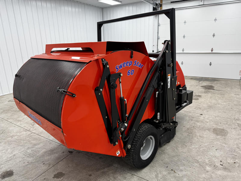 226-398_Smithco-Sweep-Star-60-Gas-Turf-Sweeper-6-800×600-1