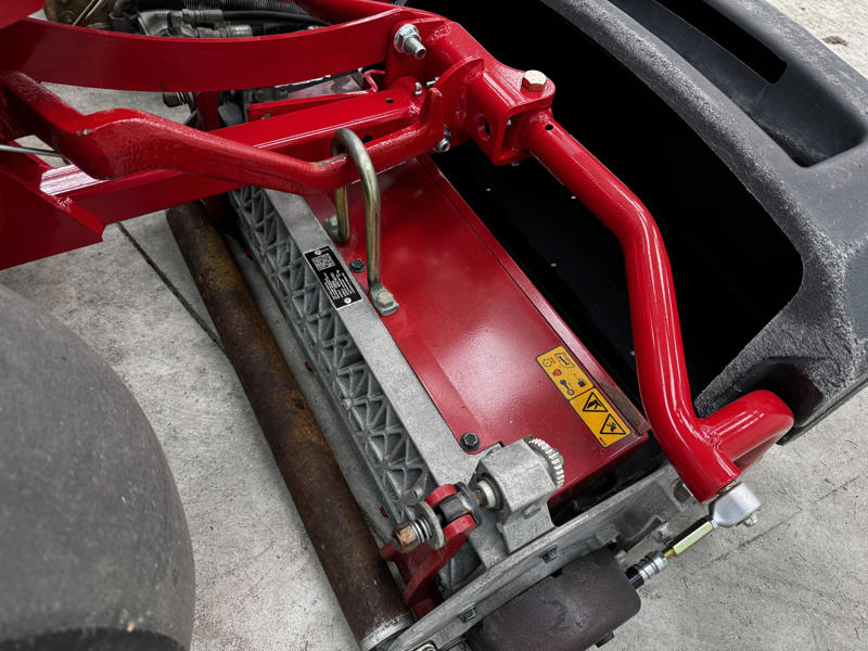 226-399_Toro-Greensmaster-3250-Diesel-3WD-Greensmower-3-800×600-1