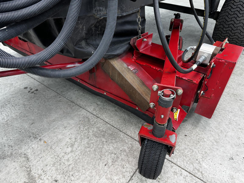 226-406_Toro-Versa-Vac-PTO-Driven-Turf-Sweeper-and-Debris-Vacuum-1-800×600-1