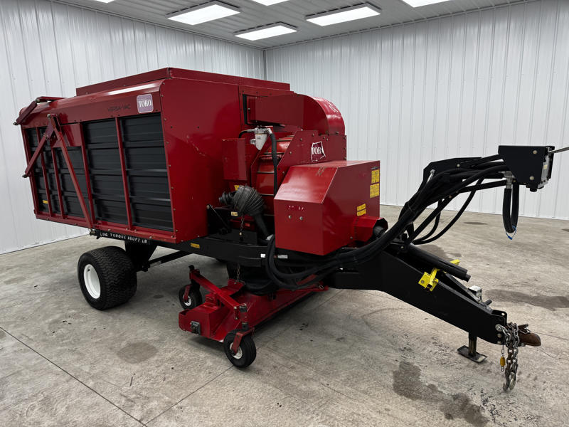 226-406_Toro-Versa-Vac-PTO-Driven-Turf-Sweeper-and-Debris-Vacuum-3-800×600-1