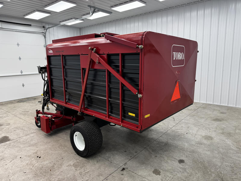226-406_Toro-Versa-Vac-PTO-Driven-Turf-Sweeper-and-Debris-Vacuum-6-800×600-1