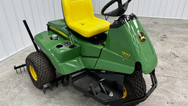 226-410_John-Deere-1200H-Gas-3WD-Bunker-and-Field-Rake-1-800×600-1