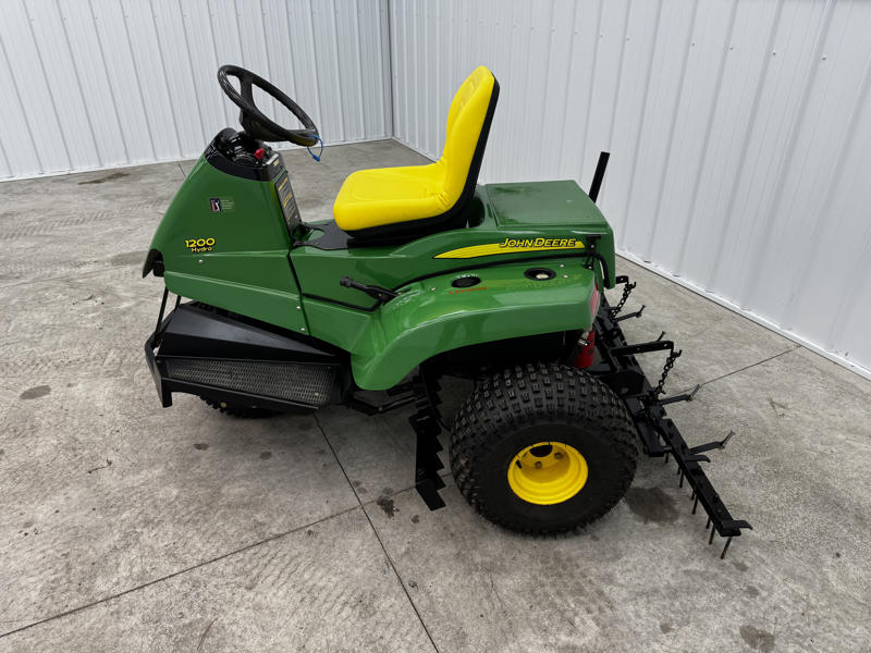 226-410_John-Deere-1200H-Gas-3WD-Bunker-and-Field-Rake-4-800×600-1