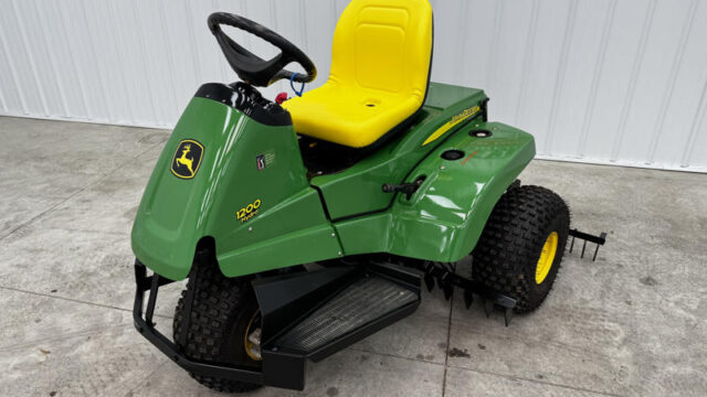 226-410_John-Deere-1200H-Gas-3WD-Bunker-and-Field-Rake-5-800×600-1