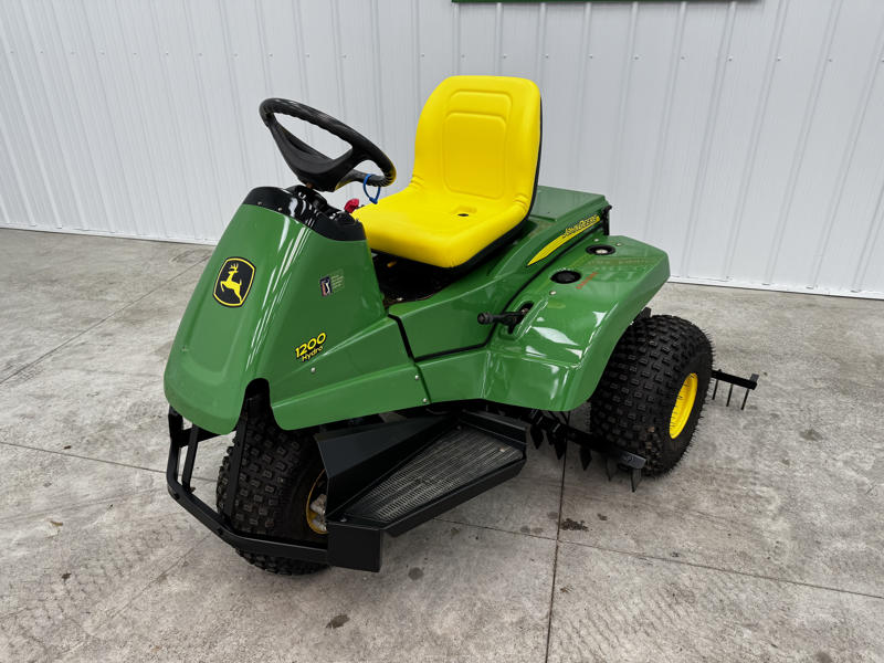 226-410_John-Deere-1200H-Gas-3WD-Bunker-and-Field-Rake-5-800×600-1