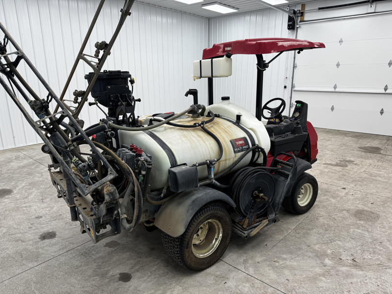 226-413_Toro-Multi-Pro-1750-Turf-Sprayer-3-800×600-1