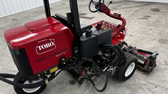 226-422_Toro-Reelmaster-3100-Diesel-3WD-Sidewinder-Triplex-Mower-4-800×600-1