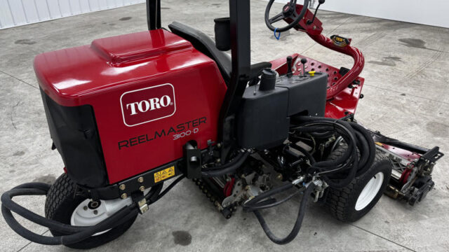 226-423_Toro-Reelmaster-3100-Diesel-3WD-Sidewinder-Triplex-Mower-5-800×600-1