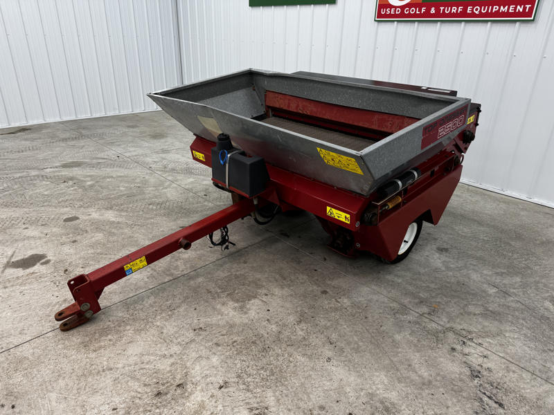 226-424_Toro-Top-Dresser-2500-Pull-Behind-Turf-and-Field-Top-Dresser-5-800×600-1