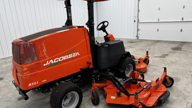 Jacobsen-R311T-Diesel-4WD-Wide-Area-Mower-2-800×600-1