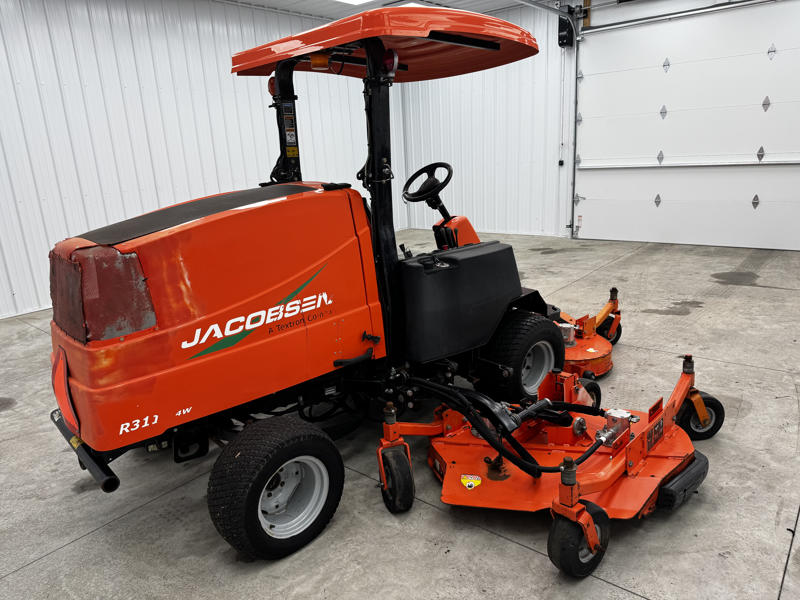 Jacobsen-R311T-Diesel-4WD-Wide-Area-Mower-2-800×600-1
