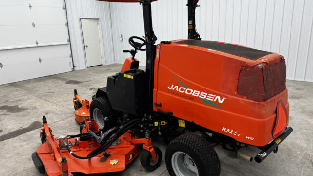 Jacobsen-R311T-Diesel-4WD-Wide-Area-Mower-3-800×600-1