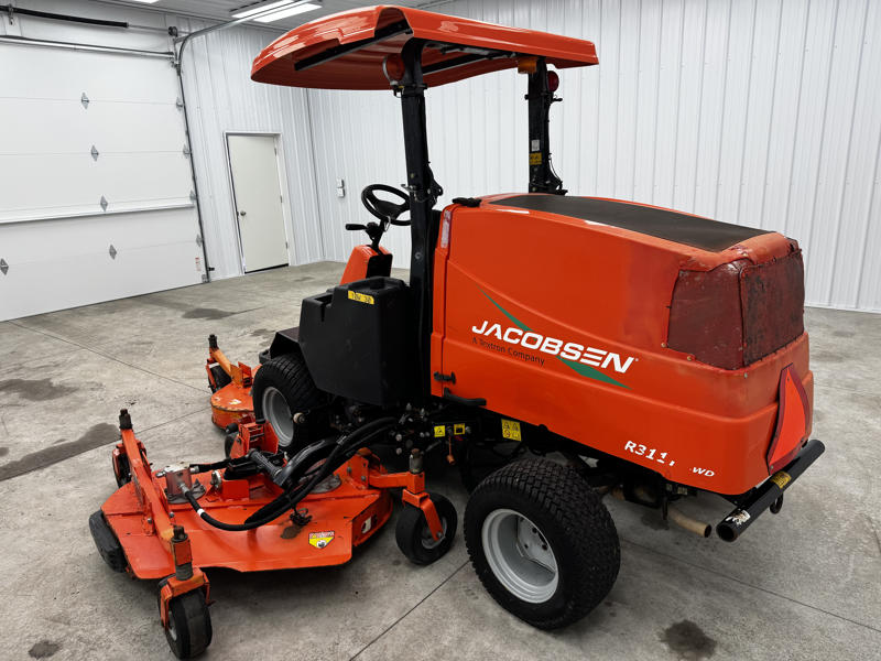Jacobsen-R311T-Diesel-4WD-Wide-Area-Mower-3-800×600-1