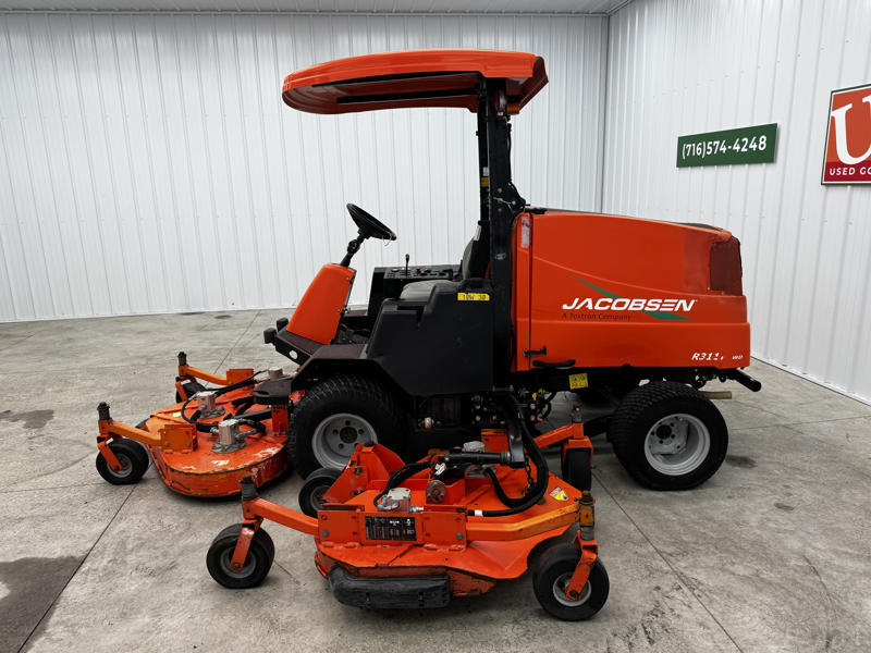 Jacobsen-R311T-Diesel-4WD-Wide-Area-Mower-4-800×600-1