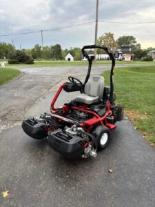 2021 Toro Greensmaster® 3300 TriFlex™ – 3WD Greens Mower