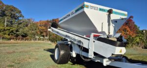 Dakota 440 Turf Tender Topdresser