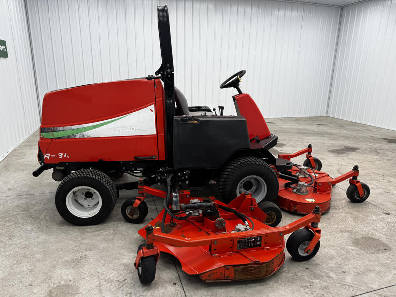 223-299_Jacobsen-R311T-Diesel-4WD-Wide-Area-Mower-2-800×600-1