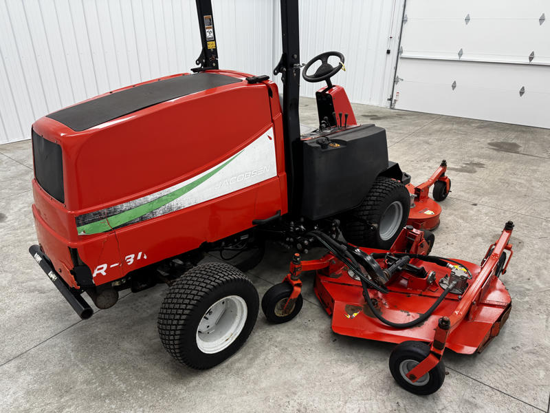 223-299_Jacobsen-R311T-Diesel-4WD-Wide-Area-Mower-3-800×600-1