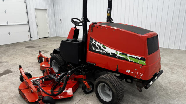 223-299_Jacobsen-R311T-Diesel-4WD-Wide-Area-Mower-4-800×600-1
