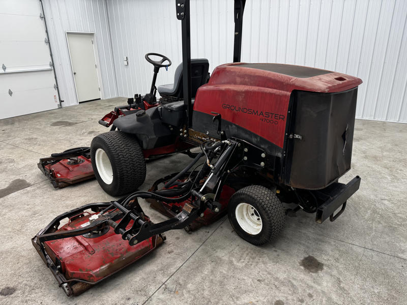 226-308_Toro-Groundsmaster-4700-Contouring-Rotary-Mower-3-800×600-1