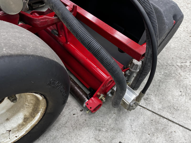 226-431_Toro-Greensmaster-3150-Greens-Mower-3-800×600-1