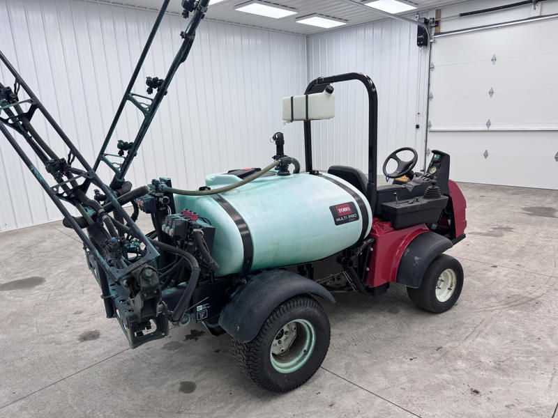 226-462_Toro-Multi-Pro-1750-Turf-Sprayer-6-800×600-1